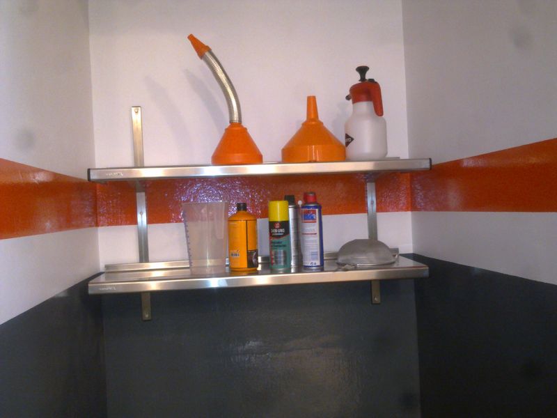 estanteria de acero inoxidable atornilladas a pared